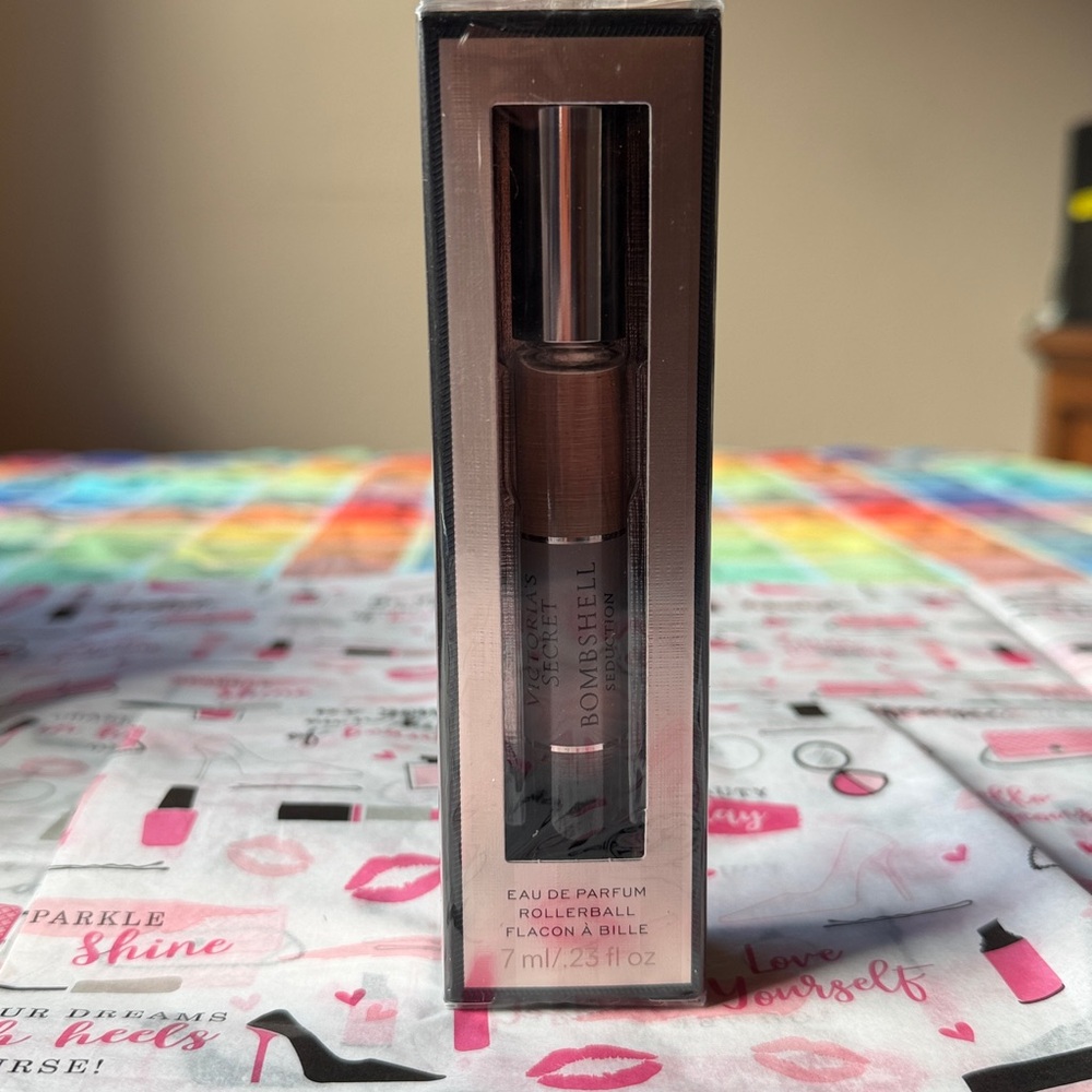 💋 Victoria's Secret Bombshell Rollerball 💋 NWT 💋